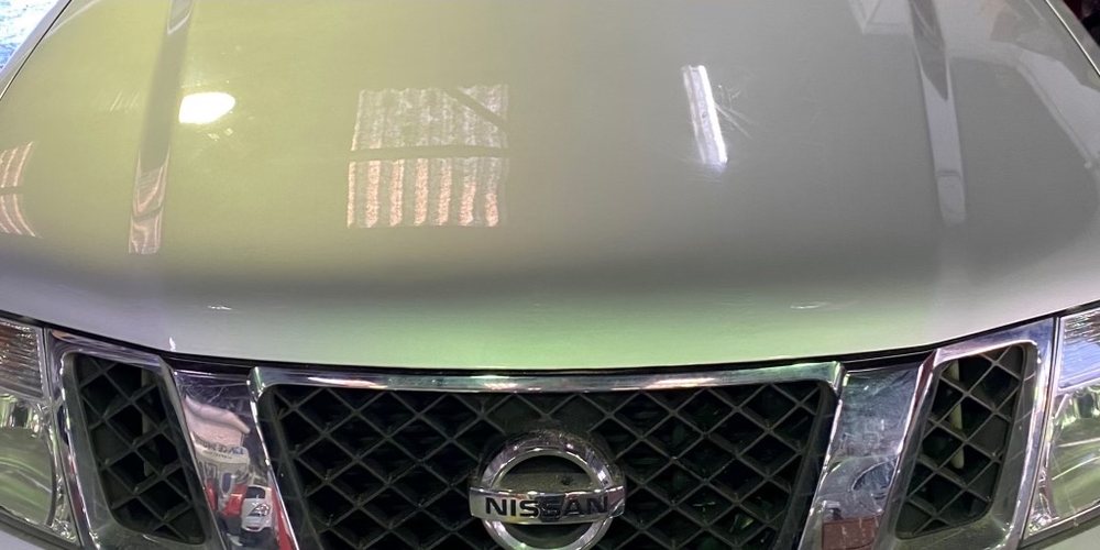 Nissan Navara bonnet dent: drag to compare (after paintless repair)